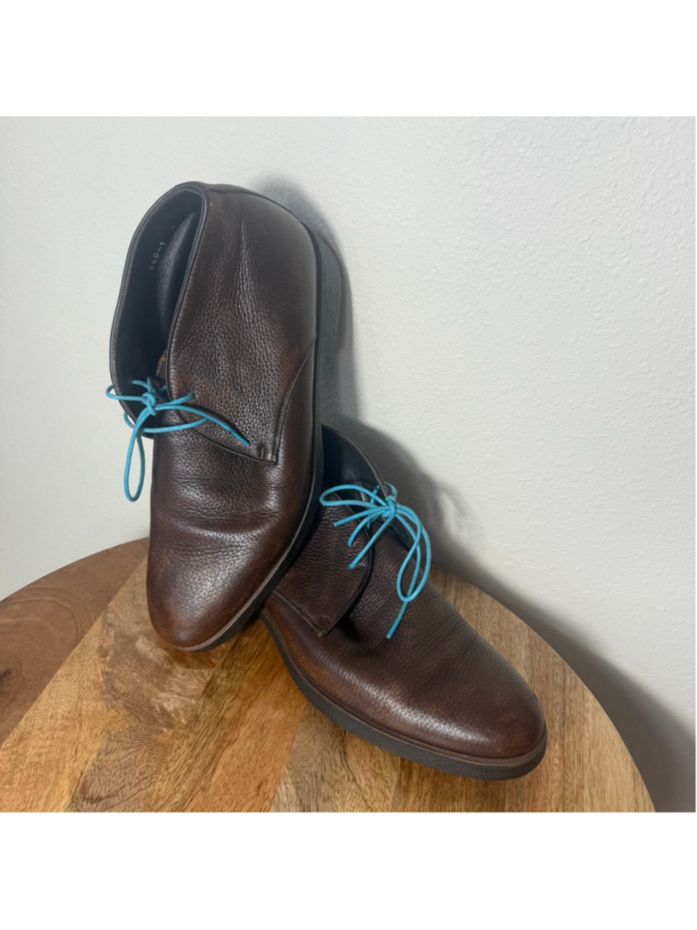 Men's To Boot New York Chukka Boots Size 9 Brown with Blue Laces